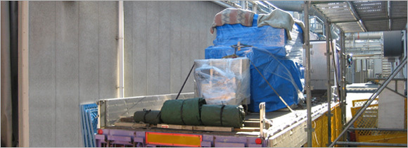 写真：超機密機器輸送